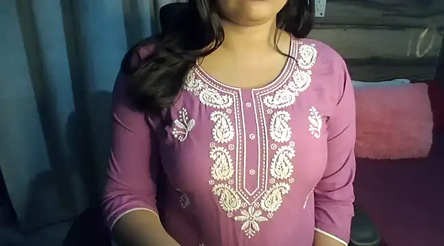 Snapshot of Trezza chatting on 02-05-25, 05:09 Trezza online show from 02-05-25, 05:09