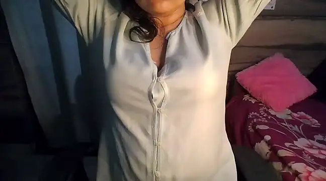 Snapshot of Trezza chatting on 03-15-25, 02:24 Trezza online show from 03-15-25, 02:24