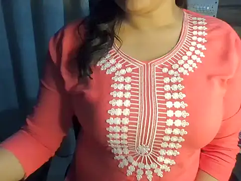 Snapshot of Trezza chatting on 03-21-25, 11:45 Trezza online show from 03-21-25, 11:45