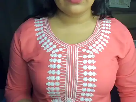 Snapshot of Trezza chatting on 10-21-25, 11:05 Trezza online show from 10-21-25, 11:05