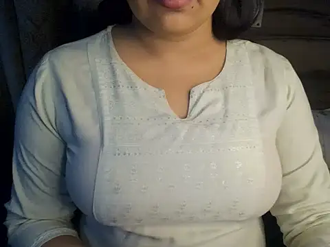 Snapshot of Trezza chatting on 10-25-25, 05:30 Trezza online show from 10-25-25, 05:30