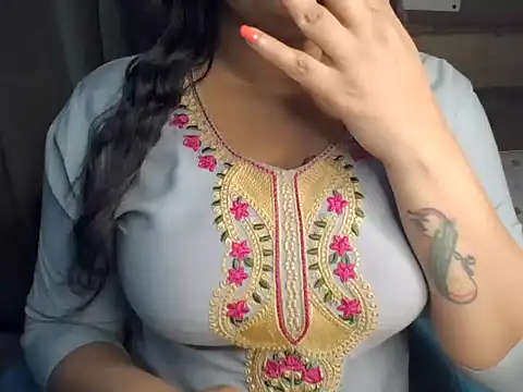 Snapshot of Trezza chatting on 10-26-25, 07:09 Trezza online show from 10-26-25, 07:09