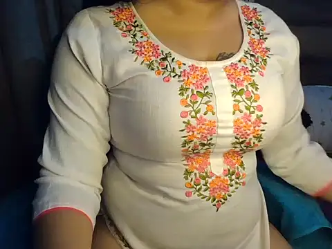 Snapshot of Trezza chatting on 10-29-25, 08:54 Trezza online show from 10-29-25, 08:54