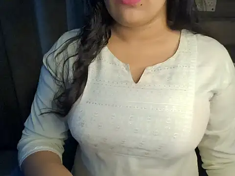 Snapshot of Trezza chatting on 11-03-25, 06:20 Trezza online show from 11-03-25, 06:20