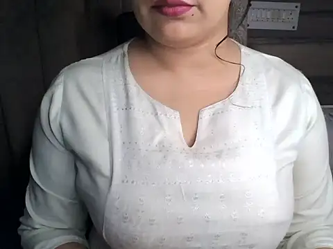 Snapshot of Trezza chatting on 11-14-25, 03:05 Trezza online show from 11-14-25, 03:05