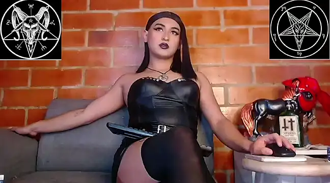 Snapshot of Domina_Lilith chatting on 03-11-25, 03:12 Domina Lilith online show from 03-11-25, 03:12