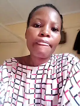 Snapshot of petite_babe chatting on 01-17-26, 08:30 petite babe online show from 01-17-26, 08:30