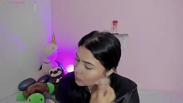 Oriana Guzman online show from 11-15-25, 01:14