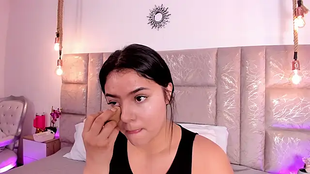 Snapshot of Oriana_Guzman chatting on 06-12-26, 06:23 Oriana Guzman online show from 06-12-26, 06:23