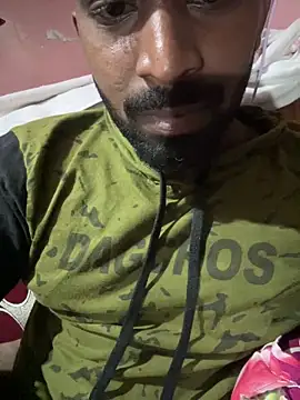 Snapshot of Handsomehunk_4U chatting on 03-12-25, 06:00 Handsomehunk 4U online show from 03-12-25, 06:00