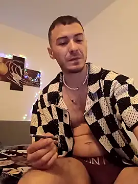 Snapshot of BenDover313OF chatting on 12-16-24, 09:31 BenDover313OF online show from 12-16-24, 09:31