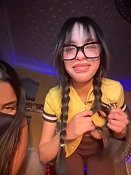 Snapshot of ORLA86 chatting on 12-13-25, 10:15 ORLA86 online show from 12-13-25, 10:15