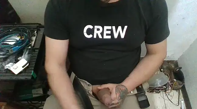 Snapshot of AlanDickson chatting on 12-08-24, 01:13 AlanDickson online show from 12-08-24, 01:13