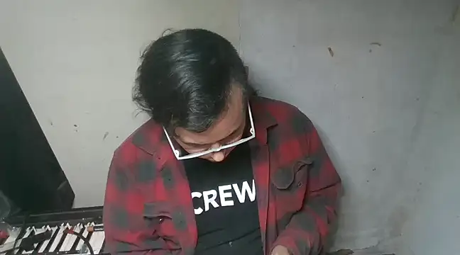 Snapshot of AlanDickson chatting on 12-08-24, 09:35 AlanDickson online show from 12-08-24, 09:35