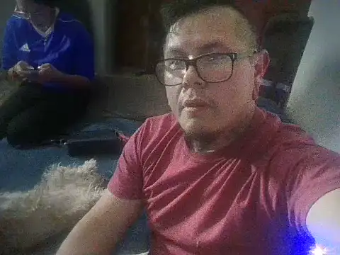 Snapshot of AlanDickson chatting on 03-04-25, 09:32 AlanDickson online show from 03-04-25, 09:32