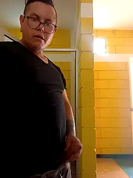 Snapshot of AlanDickson chatting on 09-16-25, 07:26 AlanDickson online show from 09-16-25, 07:26