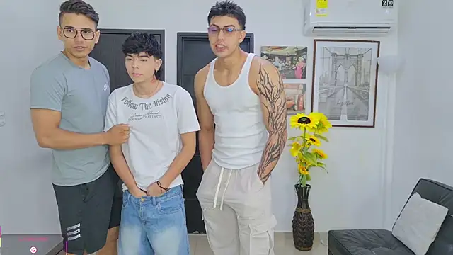 Snapshot of badguyss_bisex chatting on 05-31-26, 11:28 badguyss bisex online show from 05-31-26, 11:28