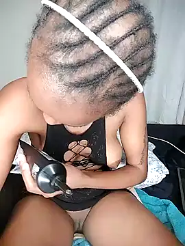 Snapshot of Bella_kiki chatting on 12-28-24, 01:39 Bella kiki online show from 12-28-24, 01:39