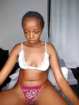 Snapshot of Bella_kiki chatting on 01-05-25, 08:21 Bella kiki online show from 01-05-25, 08:21