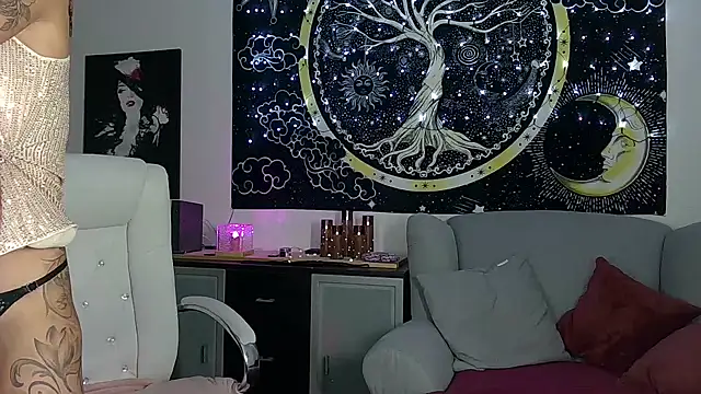 Snapshot of SexxyLiviaa chatting on 12-31-24, 04:46 SexxyLiviaa online show from 12-31-24, 04:46
