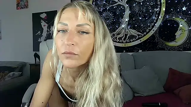 Snapshot of SexxyLiviaa chatting on 01-16-25, 10:53 SexxyLiviaa online show from 01-16-25, 10:53