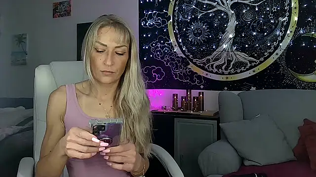 Snapshot of SexxyLiviaa chatting on 01-24-25, 06:35 SexxyLiviaa online show from 01-24-25, 06:35