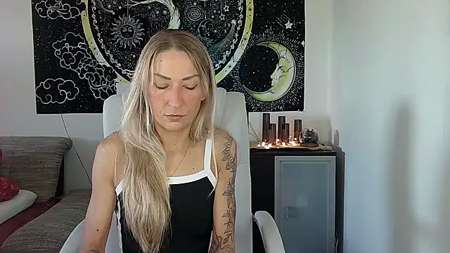 Snapshot of SexxyLiviaa chatting on 09-24-25, 05:55 SexxyLiviaa online show from 09-24-25, 05:55