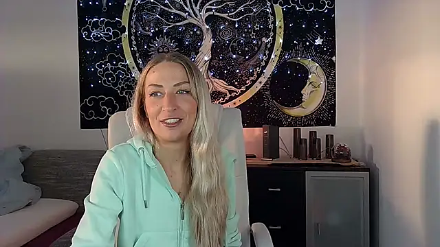 Snapshot of SexxyLiviaa chatting on 09-29-25, 04:01 SexxyLiviaa online show from 09-29-25, 04:01