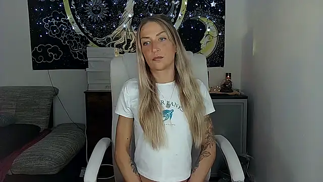 Snapshot of SexxyLiviaa chatting on 10-13-25, 04:40 SexxyLiviaa online show from 10-13-25, 04:40
