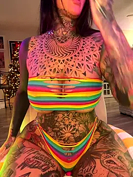 Snapshot of caseykey chatting on 11-26-25, 02:51 caseykey online show from 11-26-25, 02:51