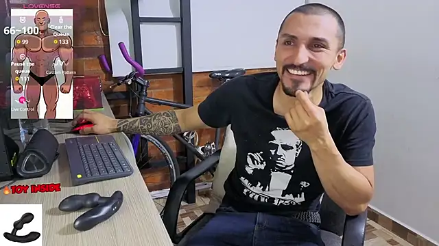 Snapshot of Marck_Muscle chatting on 06-15-26, 02:36 Marck Muscle online show from 06-15-26, 02:36