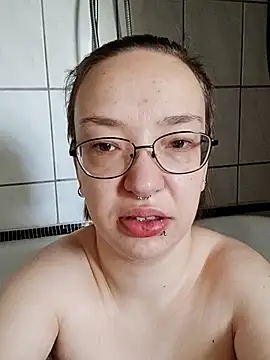 Snapshot of Isabella_Geney chatting on 11-22-25, 02:05 Isabella Geney online show from 11-22-25, 02:05