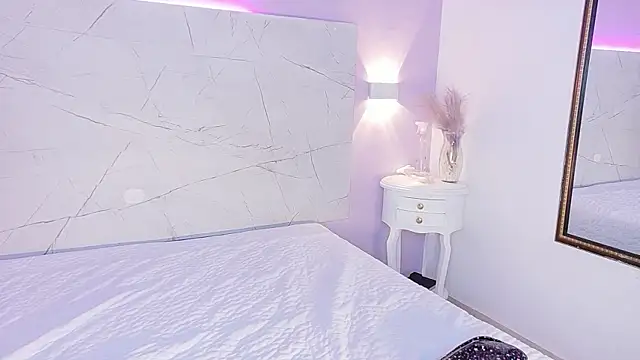 Snapshot of AbrilBrent chatting on 10-21-25, 07:36 AbrilBrent online show from 10-21-25, 07:36