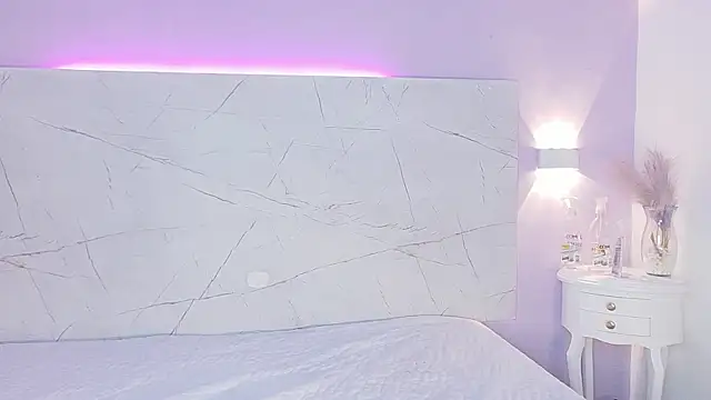 Snapshot of AbrilBrent chatting on 10-28-25, 07:38 AbrilBrent online show from 10-28-25, 07:38