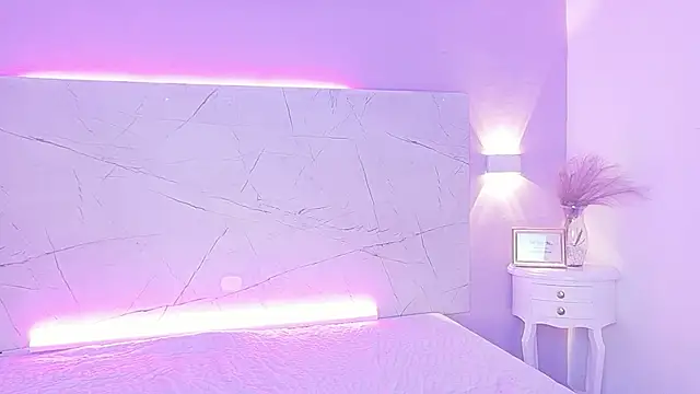 Snapshot of AbrilBrent chatting on 11-19-25, 07:47 AbrilBrent online show from 11-19-25, 07:47