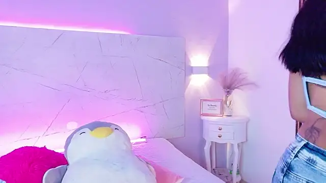 Snapshot of AbrilBrent chatting on 11-27-25, 07:49 AbrilBrent online show from 11-27-25, 07:49