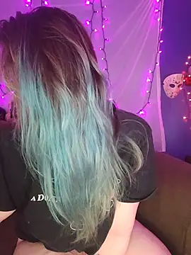 EverlyEster online show from 04-26-26, 09:12