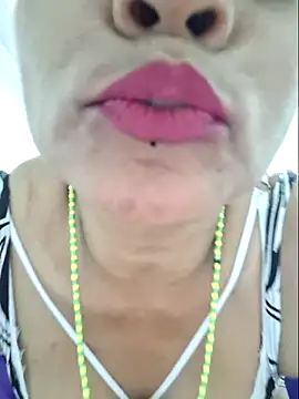 gatadeojosclaros online show from 04-15-26, 03:13