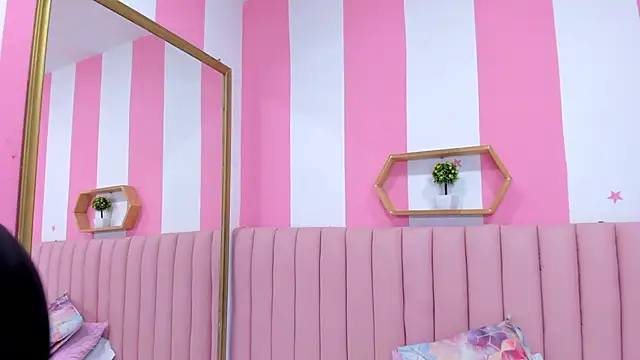 ISABELLA 020 online show from 03-20-25, 12:00