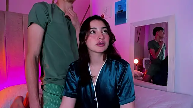 Snapshot of Damian_n_Maya chatting on 01-08-25, 04:33 Damian n Maya online show from 01-08-25, 04:33