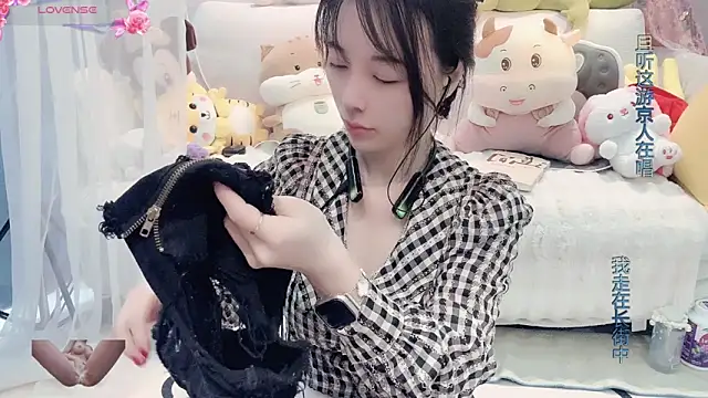 Snapshot of AKiKi711 chatting on 03-07-25, 02:36 AKiKi711 online show from 03-07-25, 02:36