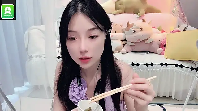 Snapshot of AKiKi711 chatting on 09-13-25, 04:45 AKiKi711 online show from 09-13-25, 04:45