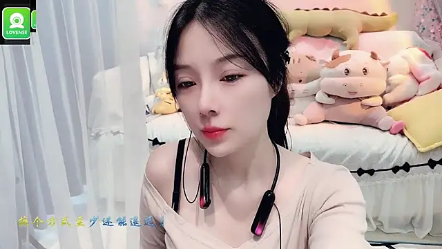 Snapshot of AKiKi711 chatting on 09-27-25, 04:28 AKiKi711 online show from 09-27-25, 04:28