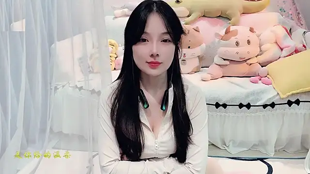 Snapshot of AKiKi711 chatting on 09-27-25, 04:34 AKiKi711 online show from 09-27-25, 04:34