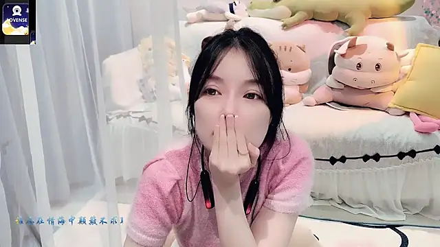 Snapshot of AKiKi711 chatting on 10-05-25, 04:49 AKiKi711 online show from 10-05-25, 04:49