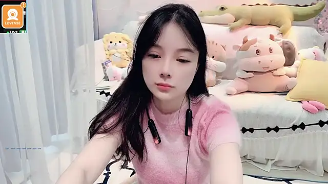 Snapshot of AKiKi711 chatting on 10-08-25, 04:21 AKiKi711 online show from 10-08-25, 04:21