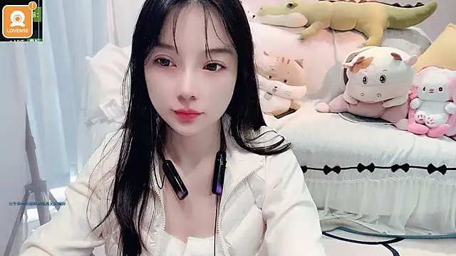 Snapshot of AKiKi711 chatting on 10-30-25, 04:36 AKiKi711 online show from 10-30-25, 04:36