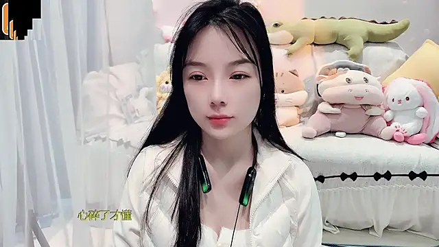 Snapshot of AKiKi711 chatting on 11-06-25, 05:08 AKiKi711 online show from 11-06-25, 05:08