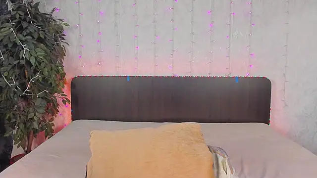 Snapshot of Milana_Crystal_ chatting on 12-03-24, 11:11 Milana Crystal online show from 12-03-24, 11:11