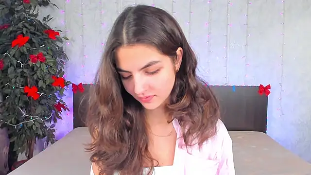 Snapshot of Milana_Crystal_ chatting on 12-29-24, 08:00 Milana Crystal online show from 12-29-24, 08:00